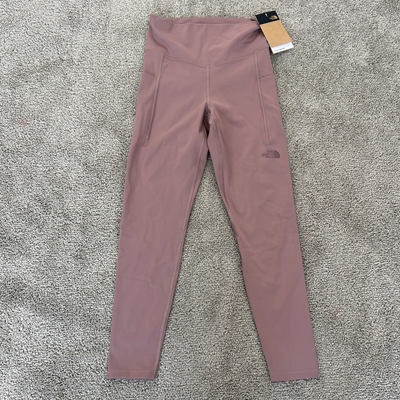 North Face NWT motivation mauve leggings🧘‍♀️❤️🧗‍♀️ - Picture 4 of 12
